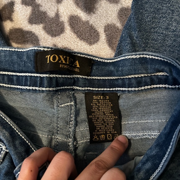 High Rise Flare Jeans - Picture 4 of 4